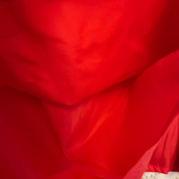 Beautiful shade of red , snaps open on the size ,zipper in the back - Picture 5 of 5